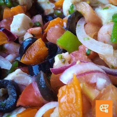 Ceviche de pescado y camarones con vegetales