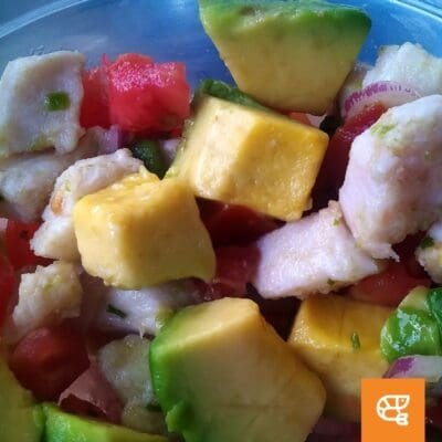 Ceviche de pescado con aguacate